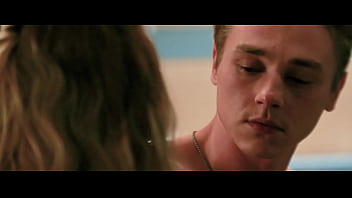 Preview 2 of Letal Geril - Sydney Sweeney Sex Scene - The Voyeurs (no music)