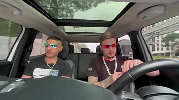 Preview 2 of Sonny Leoien - Peguei uma carona com um amigo e ele acabou me comendo no carro e gozando na minha cara. - Free