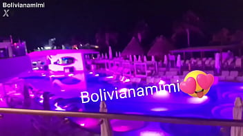 Preview 1 of Rtrlrfory - Disfrutando del hotel solo para adultos en Canc&uacute_n... sin calzones y mostrando mi conchita a los mexicanos  Video completo  en bolivianamimi.tv