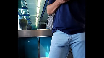 Preview 3 of Romantic Short Video - Mala grande no trem big bulge