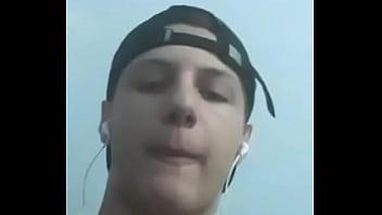 Preview 4 of Azer - Branquinha fazendo biquinho em quanto senta