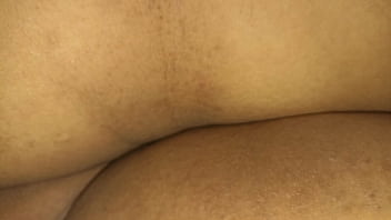 Preview 2 of Ass Anal Of Cum With Plenty - Manoseando a mi esposa culona cuando ella ve novelas en su celular