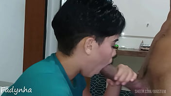 Preview 3 of Porm Videos - empregada vem trabalhar com vestido curto (sapatona gosta de pica)