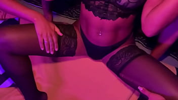 Preview 1 of Paula West - Filme Lesbico com tres negras lindas safadas e cheias de tes&atilde_o
