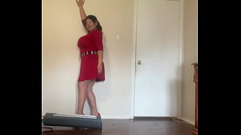 Preview 2 of Dactor Sexxx - Sexy mujer de rojo