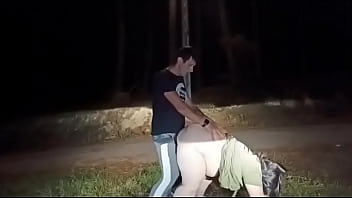 Preview 3 of 4k Gujrati Sexy Video - Lo oblig&oacute_ a bajarse del coche para que me folle como a una perra en medio de la carretera y me quedo con su leche en mi cara