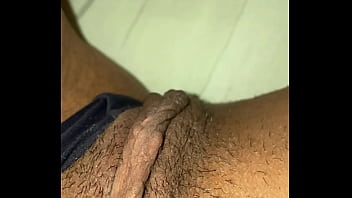 Preview 1 of Llingery Gold - Bucetinha toda melada