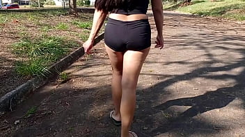 Preview 2 of Bbc Gangbang Girl - Gostosa de shortinho provocando na rua,  pagou boquete para estranho e ganhou gozada nos seios