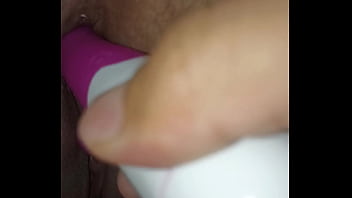 Preview 3 of Cute Young Blading Xxx - Me masturbo con algo de ayuda