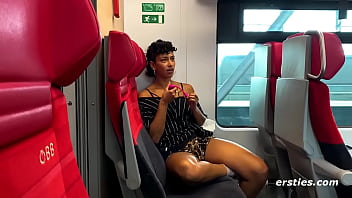 Preview 2 of Celebreties Six - Ersties - Leidenschaftlicher Lesben-Sex auf der Zugtoilette