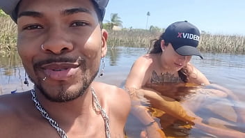 Preview 1 of Mom And Son Best Bath Time Fuck - Novinha Branquinha Gostosa Conhecendo a Praia de Nudismo Primeira Vez | Bruninha Fonseca &amp_ Joao O Safado