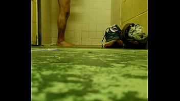 Preview 3 of Gpking Vidio Com - Straighy guy showering spied