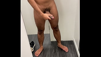 Preview 3 of Porn Rape Tube Com - pauzudo trocando de roupa no provador