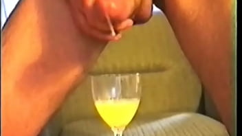Preview 2 of Porno 12 Yo - 29 Cumshots und das Weinglas ist voll