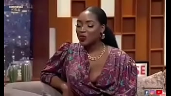 Preview 3 of Uae Garls - Cantora angolana P&eacute_rola deixa um dos seios a mostra na televis&atilde_o