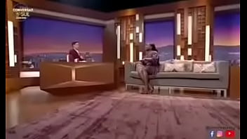 Preview 4 of Uae Garls - Cantora angolana P&eacute_rola deixa um dos seios a mostra na televis&atilde_o