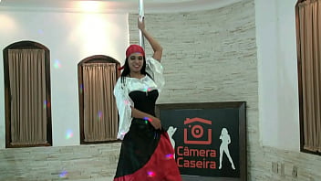 Preview 1 of Jeanss Bukakke - Morena Gata e Gostosa Fica Peladinha no Pole Dance