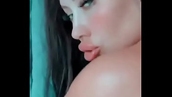 Preview 1 of Real Mom Sucking Sons - Fue a darse su vacuna y se la dieron con la jeringa de carne