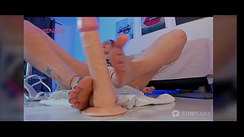Preview 1 of Hande Sikilirken - Paja con hermosos pies