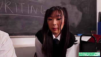 Preview 1 of Pee Its Idea - Asian Student Elle Lee Write The Raunchiest Erotica