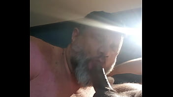 Preview 1 of Hot Difficulty Sex - Eu mamando e ordenhando o macho casado at&eacute_ ele esporrar. A mulher em casa n&atilde_o faz ele gozar eu fa&ccedil_o