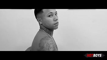 Preview 2 of Old Mom Fuck Dad And Son - Teste do sof&aacute_ com o novinho tatuado