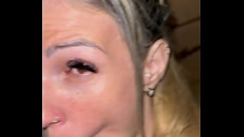 Preview 4 of Lesbian Pussy Vidoes - Mostrou o cu e a bucetinha no mercado e deu a buceta pro Gerente no estoque do supermercado ( v&iacute_deo em publico amador ).