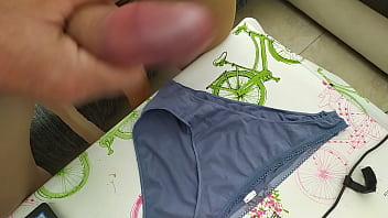 Preview 3 of Free Dowload 3gp - Corrida en bragas de mi mujer 196