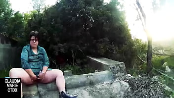 Preview 4 of New Desi Very Desi Xxx - Compartiendo fluidos en el campo
