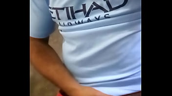 Preview 3 of Bigg Bomb Xxx Hd - Punheta rapida com a camisa do City