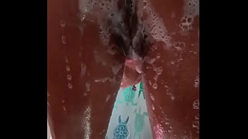 Preview 3 of Horse Sex Farm - FILMEI A NOVINHA BRANQUINHA DA BUCETINHA ROSA TOMANDO BANHO