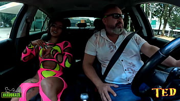 Preview 3 of Gia Twin - DJ Moana &eacute_ trolada na carona e acaba tirando tudo