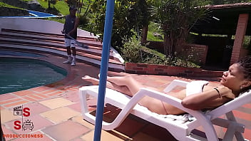 Preview 1 of Bang Mom In Law - EL MAQUINISTA DE LA PISCINA ME MIRA PROVOCATIVA-MENTE Y YO DECIDO FOLL&Aacute_RMELO SIN NING&Uacute_N COMPROMISO 1 PARTE