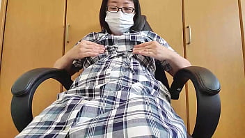 Preview 1 of Japan Son And Mommy - A married woman masturbates with a dildo：The full video is&rarr_https://www.xvideos.red/channels/aika-frau