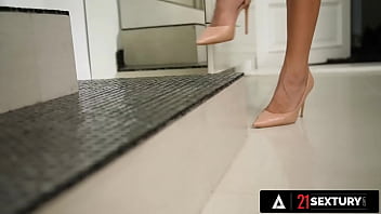 Preview 1 of Horse Video Bf Ladki - 21 SEXTURY - Cherry Kiss&#039_ Pretty Oily Feet Fucked Foot Worshiper&#039_s Cock And Gets Mouth Filled By Cum