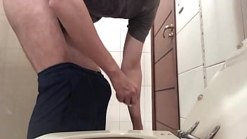 Preview 3 of Wife Feels Huge Pumping Bulge - C&acirc_mera escondida no banheiro!!