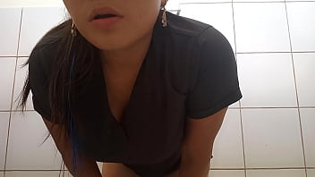 Preview 3 of Jovencita De Primaria - doctora se toca la vagina para concentir a su jefe,  al final le da una oportunidad para que valla a follar a la casa despues del trabajo
