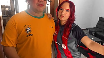 Preview 1 of Nepali Xxxx Video New - Esposo le Venda Los Ojos a su Mujer para que su Amigo se la Coja a Cambio de Dinero