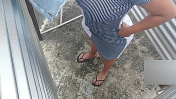 Preview 1 of Sexy Mother Asks - grabada en vestidor de playa hermanastra