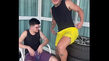 Preview 2 of Xxxbeluwap - CONVENCI O COLEGA HETERO DA ACADEMIA A FAZER UMA BROTHERAGEM COMIGO.ME DEU LEITE NA BOCA. - FREE