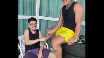 Preview 1 of Xxxbeluwap - CONVENCI O COLEGA HETERO DA ACADEMIA A FAZER UMA BROTHERAGEM COMIGO.ME DEU LEITE NA BOCA. - FREE