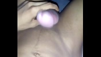 Preview 3 of Sex Whit Toy - Joven se masturba bajo la s&aacute_banas mientras su familia ve TV