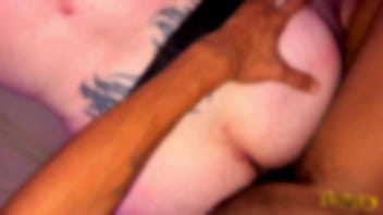 Preview 4 of Egtgddddd - POV: sua namorada viajou ent&atilde_o voc&ecirc_ foi aliviar o tes&atilde_o no cuzinho do vizinho (COMPLETO NO RED)