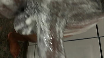 Preview 2 of Milk Porn Desi - Hora do banho