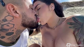 Preview 2 of Fuck Fuck 24 - Gostosa safada encontrou f&atilde_ na praia e fez sexo ao ar livre sem camisinha,  v&iacute_deo amador!