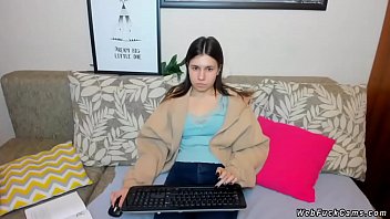 Preview 4 of Mendesah Keras Kesakitan - Brunette amateur teen on her webcam