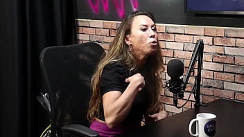 Preview 4 of My Wife Sex In Boss - Ela ficou 25 anos ouvindo mulheres reclamando das suas quest&otilde_es sexuais - Lu Cabral Sex&oacute_loga