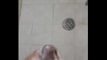 Preview 1 of Fuckey Videos Hd - Chico de 18 se masturba en la ducha