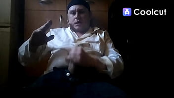 Preview 3 of Hoot Mom Vk - niechlujna masturbacja z sikaniem