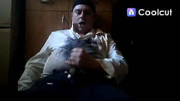 Preview 4 of Hoot Mom Vk - niechlujna masturbacja z sikaniem